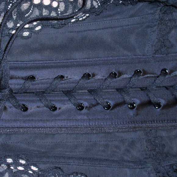 Gorgeous Corset Lingerie Nude & Black Lace - NWT - Picture 16 of 16